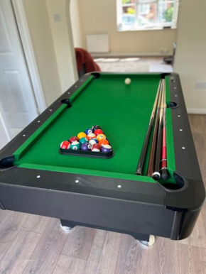 3 Bedroom Pool House in Birmingham